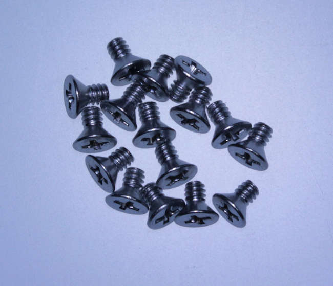 Mk1 Escort Rear Cluster Body To Chrome Screws £3.50